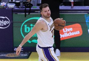 九游官网-东契奇：我对于湖人来说还是新人 我得多发声&amp;努力做好球队领袖