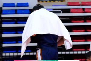 九游-周琦深夜更博自责：哨响是比赛的一部分 面对争议吹罚我该更冷静