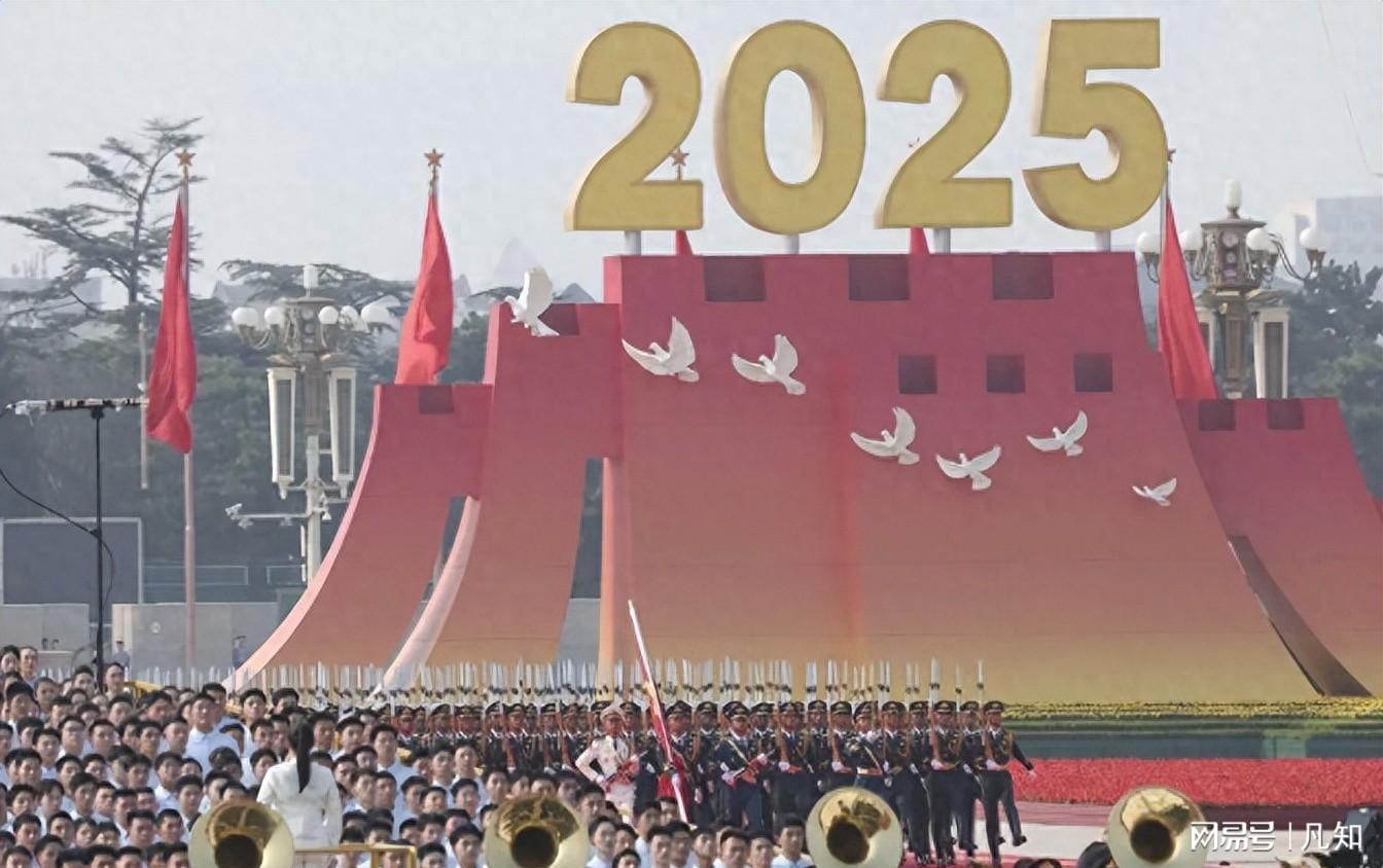 九游-被央视怒批、脑袋空空，德不配位，难怪阅兵从不邀请“流量”明星